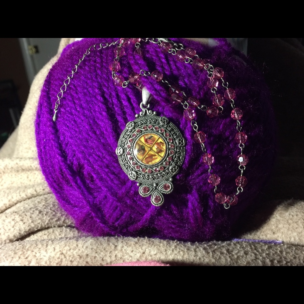 beaded pink necklace w/silver multi color pendant